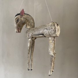 OV20110817 Beautiful antique Swedish wooden marionette horse in beautiful weathered earthy shades. Over the years, his tail has disappeared.... Size: +/- 35 cm. wide / +/- 53 cm. high