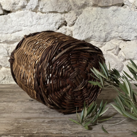 BU20110186 Old French traditional woven rustic basket in beautiful condition! Size: 27 cm high / 33 cm cross section