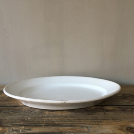 AW20110203 Old French oval serving platter in pretty heavyweight and in perfect condition. Size: 33.5 cm long. / Diameter: 24 cm.