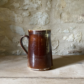 AW20111257 Large antique French chocolate jug with a yellow glazed interior in beautiful condition! Size: 20.5 cm high / 12 cm  cross section.