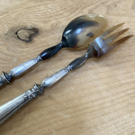 OV20111104 Old French salad serving set made of bone in beautiful condition! Size: 27 cm long.