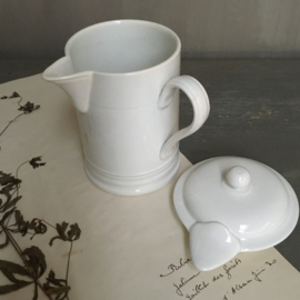AW20110792 Oud stroopkannetje stempel - Société Céramique Maestricht made in Holland - periode: 1900-1957 in perfecte staat! Afmeting: 16,5 cm. hoog (tot greepje) / 9 cm. doorsnede.