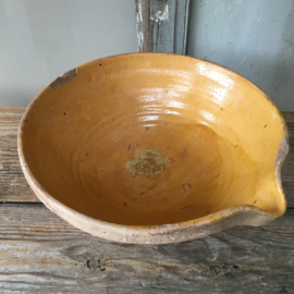 AW2011566 Beautiful 19th century French / Belgian cream bowl in warm yellow and in beautiful condition! Size: 12 cm. high / 28 cm. cross section.