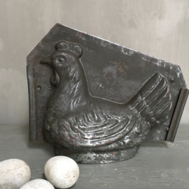 OV20110672 Old French Easter chicken chocolate mold in beautiful condition! Dimensions: 29.5 cm. long / 23 cm. high / +/- 13 cm. wide (front)