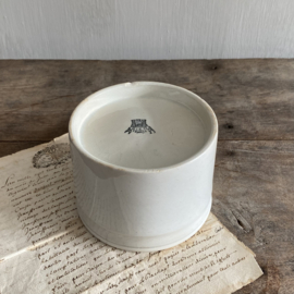 AW20110993 Old French ointment jar stamp - Gien France - period: 1938-1960 - Missing a minimal chip at the bottom (see photos: 5 & 6) otherwise in beautiful lightly buttered condition! Seize: 9 cm. high / 12.5 cm. cross section