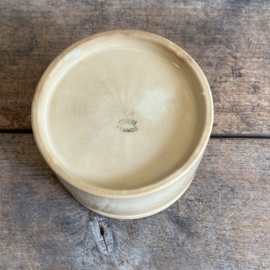 AW20111081 Old buttered French ointment jar stamp - Gien France - period: 1960-1971. In beautiful condition! Size: 8.5 cm high / 11 cm cross section.