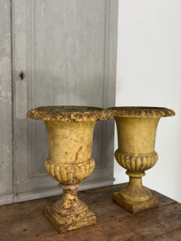 BU20110085 Set of antique French garden vases. Original weathered ocher colour. Period: 1800-1850. The r-vase has an old repair and partly concrete in the vase, otherwise in beautiful condition! Size: 51 cm. high / 38 cm. cross section. Pick up only!
