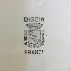 AW20110734 Antieke Franse melkkan stempel - Digoin & Sarreguemines France - periode: 1875-1900 mist een chip aan de onderzijde (zie foto 7 & 8) die nagenoeg niet zichtbaar is, verder in prachtige staat! Afmeting: 16,5 cm. hoog / 11,5 cm. doorsnede