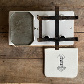 OV20110984 Antique scale with original porcelain weighing tray with image - Justitia Virtut Um Regina - The plate could be left to cool before weighing cheese or butter. Size: 43 cm long / 23 wide / 18 cm high. Store pick up only!