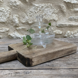 OV20111060 Antieke Franse vliegenvanger van mond geblazen glas in bijzonder model periode: 19de eeuw in prachtige staat! Afmeting: 16,5 cm hoog /  14 cm doorsnede.