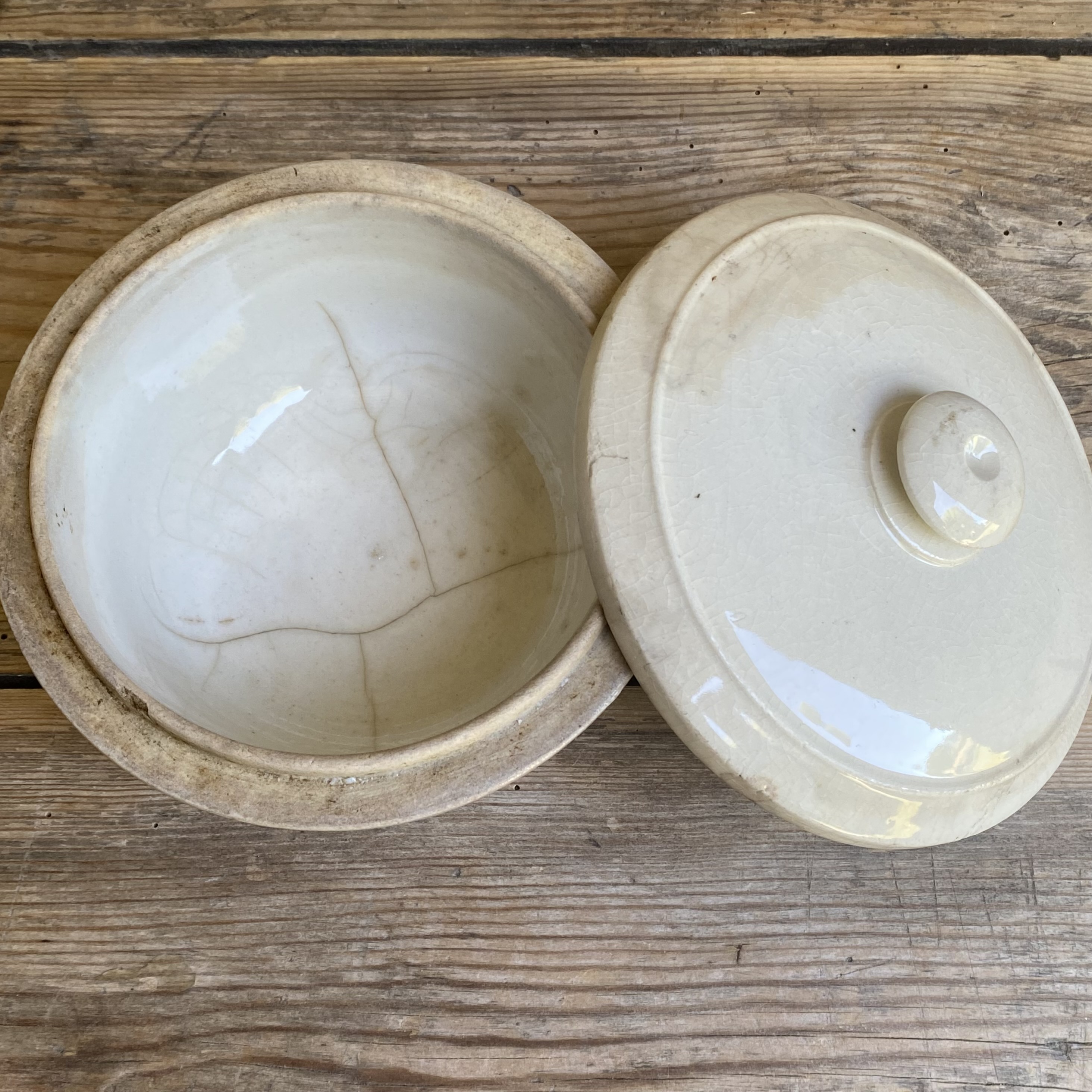 AW20111226 Antique French pâte pot with original lid in beautiful weathered and slightly stained condition! Size: 9 cm high / 6 cm cross section