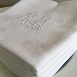 LI20110027 Set van 6 oude Franse servetten van damast met prachtig monogram - A . R - in zeer mooie staat! / Afmeting: 61x61 cm.