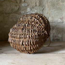 BU20110187 Old French harvest basket made of woven wicker in beautiful condition! Size: 36.5 cm long / 17 cm high (to the handle) / 32 cm high (including the handle) / 35.5 cm wide