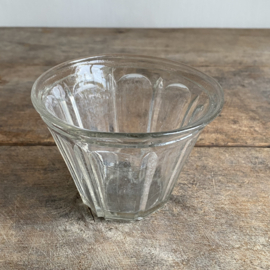 OV20111049 Antique French confiture jar made of mouth-blown glass marked - C - The glass is slightly weathered, but otherwise in beautiful condition! Size: 8.5 cm high / 11.5 cross section