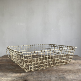 BU20110975 Old French iron oyster basket from the island of Île de Ré, weathered by the sea and sun in this beautiful colour! Size: 51 cm. long / 44 cm wide / 15 cm high.