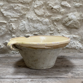 AW20111325 Antique Southern French Grésalle in beautiful soft yellow.... period: 19th century. Damage near the spout due to age, but otherwise in beautifully weathered condition! Size: 45 cm cross section / 21.5 cm high.