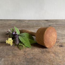 OV20110923 Old French pestle in beautiful condition! Size: 19 cm long / +/- 7.5 cm cross section.