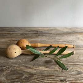 OV20110957 Set of 2 old wooden French olive spoons in beautiful condition! Size: 20 cm long / 3.5 cm cross section.