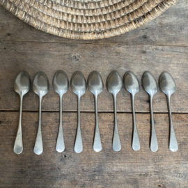 OV20110899 Set of 9 old French pewter soup spoons with a sober appearance and in beautiful condition. Size: 20.5 cm long / +/- 4 cm. cross section (spoon)