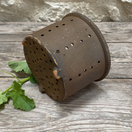 AW20111318 Old French cheese mold in dark brown earthenware and in beautiful condition! Size: 11 cm high / 15 cm cross section