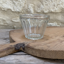 OV20111105 Antieke Franse confiture pot van mondgeblazen glas, minuscule oneffenheid op de rand (zie foto) verder in prachtige staat! Afmeting:   9 cm hoog / 11,5 cm doorsnede