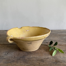 AW20111069 Antique South French Grésale in a very small size! Period: 19th century and in beautiful weathered condition! Size: 23 cm cross section / 9.5 cm high