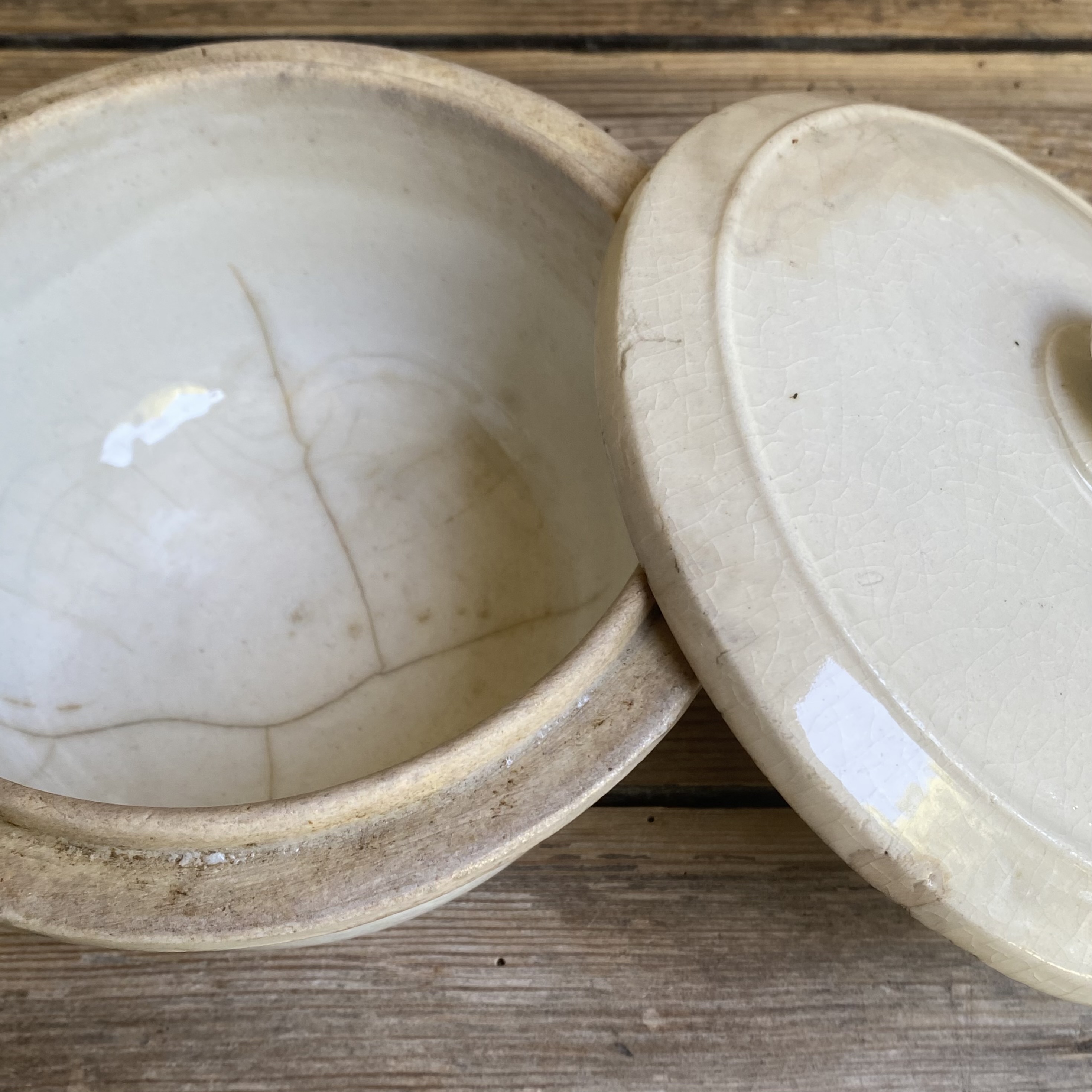 AW20111226 Antique French pâte pot with original lid in beautiful weathered and slightly stained condition! Size: 9 cm high / 6 cm cross section