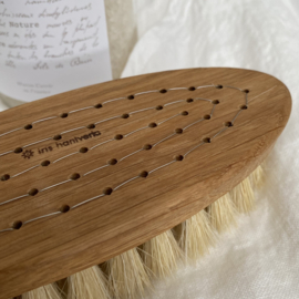 IH003 Bath brush with oil treated oak and horsehair