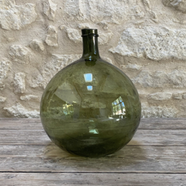 OV20111113 Oude Franse zogenaamde "belly" wijnfles van mond geblazen glas en traditioneel afgeslagen hals in prachtige staat! Afmeting: 35 cm hoog /  +/- 26 cm doorsnede (over de buik gemeten)