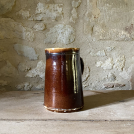 AW20111257 Large antique French chocolate jug with a yellow glazed interior in beautiful condition! Size: 20.5 cm high / 12 cm  cross section.