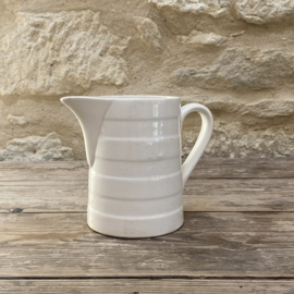 AW20111089 Old Belgian milk jug with content indication 1 liter stamp - Boch Freres la Louvière - period: 1960-1965, minor damage to the bottom (see photos), otherwise in beautiful condition! Size: 14.5 cm high / 10.5 cm cross section.