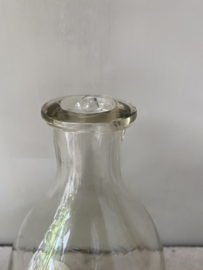 OV20110758 Antieke Franse visfuik van mondgeblazen glas, mist een chip op de rand (zie foto 5), maar verder in prachtige staat! Afmeting: 26,5 cm. hoog / 13,5 cm. doorsnede.