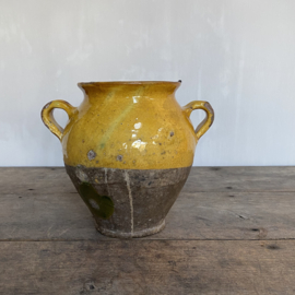 AW20111056 Small antique French confit pot in Provencal yellow with a touch of green period: 19th century in beautiful condition! Size: 20 cm high / 13.5 cm cross section.