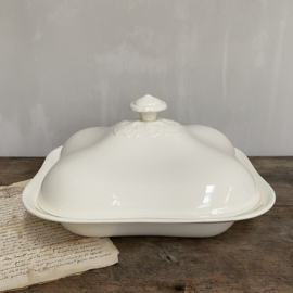 AW20110985 Old Dutch serving dish with matching lid blind mark - P.Regout Maastricht - in beautiful condition! Size: 28 cm. long / 26 cm. deep / 5.5 cm. high (to lid)