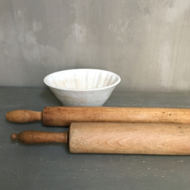 OV20110696 Set of 2 antique French wooden rolling pin in beautiful condition! Dimensions: 60 cm. long / 5 cm. cross section (rear) and 50 cm. long / 6 cm. cross section (front)