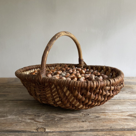 BU20110141 Old French harvest basket in beautiful condition! Size: 42 cm long / 12 cm high (to handle) / 27.5 cm cross section