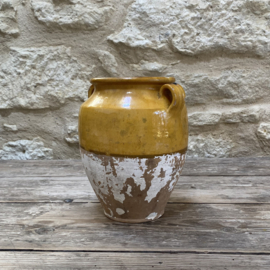 AW20111310 Small antique French confit pot Period: 19th century. Has a stable hairline crack (see photos for details), otherwise in beautiful condition! Size: 21.5 cm high / 13 cm cross section