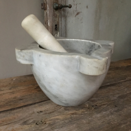 OV20110528 Late 19th century French mortar of polished marble with original marble pestle in beautiful condition! Size: 15 cm. high / 21.5 cm. cross-section excluding the handles. Given weight, only pick up.