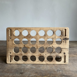OV20111047 Old Swedish wooden egg rack for 24 eggs in beautiful, used condition. Size: 34.5 cm long / 7 cm high / 20.5 cm wide