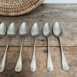 OV20110899 Set of 9 old French pewter soup spoons with a sober appearance and in beautiful condition. Size: 20.5 cm long / +/- 4 cm. cross section (spoon)