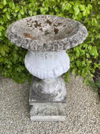 BU20110093 Large antique French concrete garden vase including pedestal in beautiful weathered condition! Size: 92 cm. high / 55 cm. intersection. Only pick up or delivery within NL for a fee.