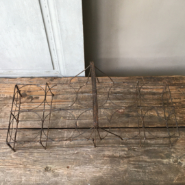 OV20110629 Old large French "Fil de Fer" rack in beautifully weathered, but perfect condition! Size: 43.5 cm. long / 17.5 cm. wide / 18 cm. high (up to handle)