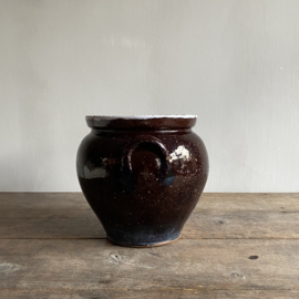 AW20111143 Old French rustic confit pot in deep dark brown and white crackled interior from the Dordogne region. In beautifully weathered condition! Size: 21.5 cm. high / 19.5 cm cross section.