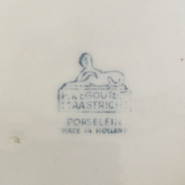 AW20110740 Oude zware klassieke schaal van porselein stempel P.Regout & Co Maastricht Porselein made in Holland - 1950-1960 - in perfecte staat! Afmeting: 9 cm. hoog / 24 cm. doorsnede.