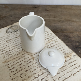 AW20110938 Rare small antique French creamer with lid stamp - Digoin & Sarreguemines - period: 1875-1900. The lid is missing a chip on the bottom inside (see photo 4), otherwise in beautiful condition. Size: 9 cm. high / 6 cm. cross section.