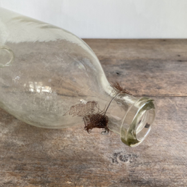 OV20111044(C) Grote antieke Franse visfuik van mond geblazen glas periode: 19de eeuw. In prachtige staat! Afmeting: 38 cm hoog /  14 cm doorsnede