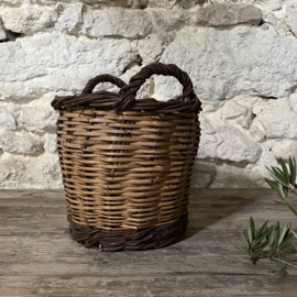 BU20110186 Old French traditional woven rustic basket in beautiful condition! Size: 27 cm high / 33 cm cross section