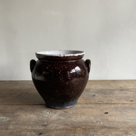 AW20111143 Old French rustic confit pot in deep dark brown and white crackled interior from the Dordogne region. In beautifully weathered condition! Size: 21.5 cm. high / 19.5 cm cross section.