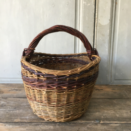 OV20110595 Hand-woven Danish willow basket in beautiful condition! Size: 42 cm. long / 20 cm. high / 27.5 cm. cross section