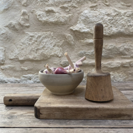 OV20111074 Oude Franse rustieke houten stamper in prachtige staat! Afmeting: +/- 23,5  cm lang / 9,5 cm doorsnede
